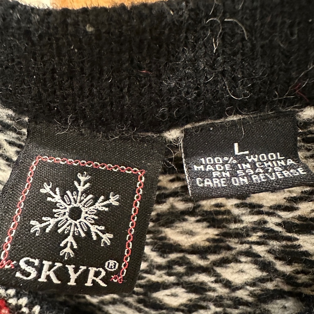 Skyr Nordic Fair Isle Wool Cardigan Metal Clasp Scandinavian Sweater L - Picture 4 of 5